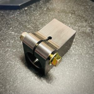 TMR Customs Square Pinch Bung for 1-1/4" Rod End (Heim Joint) – Bild 6